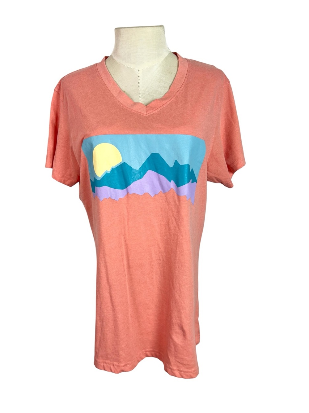 Canada Weathergear T-shirt size XL peach sunrise‎ mountains